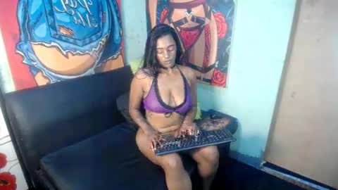 Snapshot of indianzaraxxx chatting on February 24, 6:44 am Indianzara online show from February 24, 6:44 am