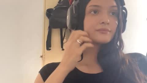 Snapshot of indiraparrinello chatting on February 14, 4:04 pm Elina online show from February 14, 4:04 pm