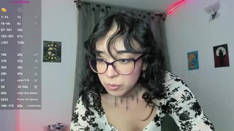 Snapshot of indra_cam chatting on May 2, 5:23 am Diana online show from May 2, 5:23 am