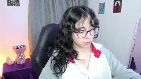 Snapshot of indra_cam chatting on May 5, 4:53 am Diana online show from May 5, 4:53 am