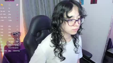 Snapshot of indra_cam chatting on May 7, 6:19 am Diana online show from May 7, 6:19 am