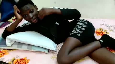 Snapshot of ines01 chatting on October 17, 2:15 am ines01 online show from October 17, 2:15 am