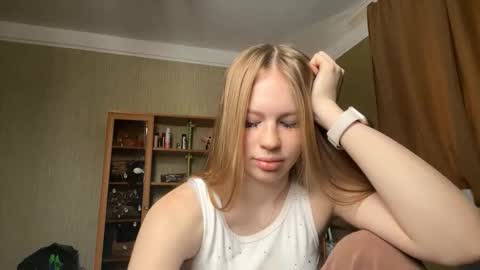 Snapshot of inezkrupinsky chatting on March 5, 8:10 am Mary online show from March 5, 8:10 am