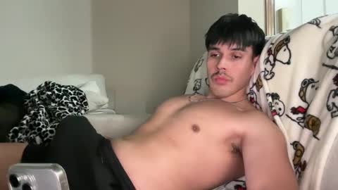 Snapshot of infamouslucas chatting on February 4, 3:33 am Lucas online show from February 4, 3:33 am