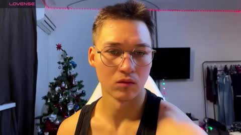 Snapshot of infernolustt chatting on January 8, 9:44 am infernolustt online show from January 8, 9:44 am