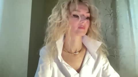 Snapshot of ingacat chatting on March 30, 7:20 am IngaCat online show from March 30, 7:20 am