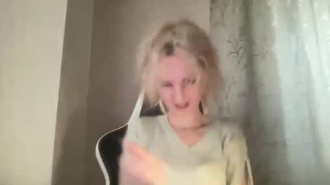 Snapshot of ingacat chatting on April 1, 7:20 am IngaCat online show from April 1, 7:20 am