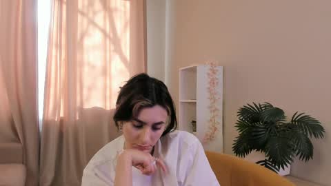 Saya online show from April 4, 2:03 pm