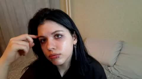 Mia online show from March 30, 1:23 pm