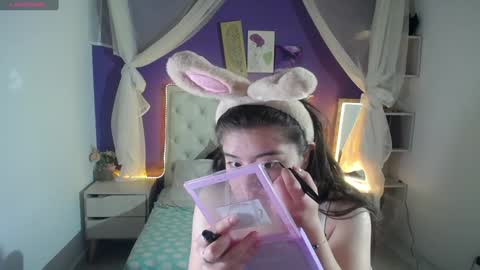 Snapshot of ingrid_casas chatting on December 2, 11:51 pm Ingrid petite online show from December 2, 11:51 pm