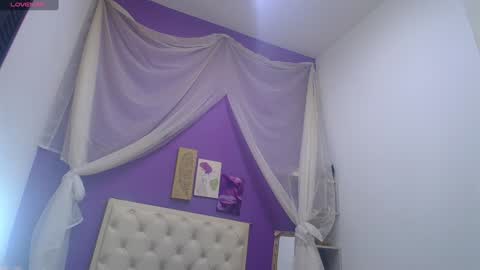 Snapshot of ingrid_casas chatting on December 7, 12:45 pm Ingrid petite online show from December 7, 12:45 pm