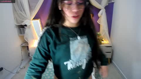 Snapshot of ingrid_casas chatting on December 29, 10:36 pm Ingrid petite online show from December 29, 10:36 pm