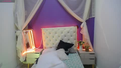 Snapshot of ingrid_casas chatting on January 15, 12:41 am Ingrid petite online show from January 15, 12:41 am