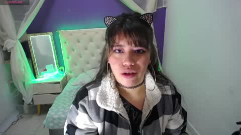 Snapshot of ingrid_casas chatting on January 16, 2:41 am Ingrid petite online show from January 16, 2:41 am