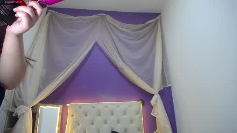 Snapshot of ingrid_casas chatting on January 16, 11:59 pm Ingrid petite online show from January 16, 11:59 pm