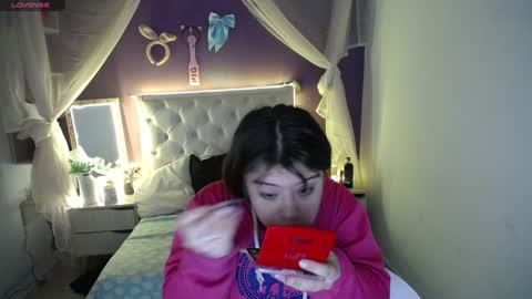 Snapshot of ingrid_casas chatting on January 22, 10:37 pm Ingrid petite online show from January 22, 10:37 pm