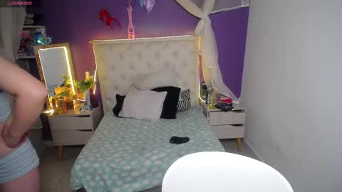 Snapshot of ingrid_casas chatting on February 11, 11:01 pm Ingrid petite online show from February 11, 11:01 pm