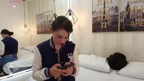 Snapshot of ingrid_rodriguezz chatting on May 8, 12:54 pm Ingrid online show from May 8, 12:54 pm