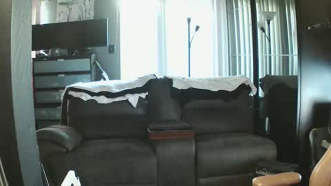 init2dentit online show from March 25, 2:17 am