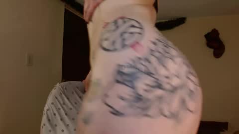 Snapshot of inked_val chatting on January 5, 5:27 pm Valerie online show from January 5, 5:27 pm