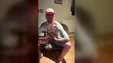 Snapshot of inkpiggy chatting on January 11, 7:35 am inkpiggy online show from January 11, 7:35 am