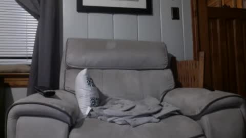 Snapshot of inmybackyard chatting on February 19, 11:36 pm InMyBackyard online show from February 19, 11:36 pm