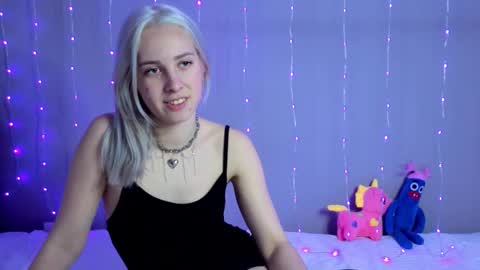 Snapshot of innocent_girll chatting on January 7, 5:04 pm Kate online show from January 7, 5:04 pm