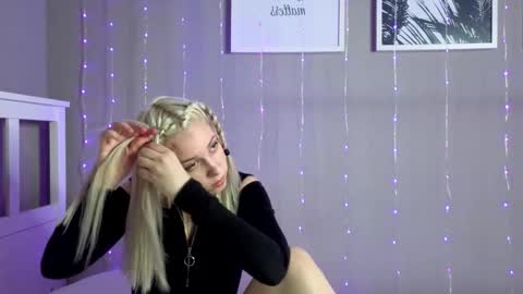 Snapshot of innocent_girll chatting on January 15, 3:05 pm Kate online show from January 15, 3:05 pm