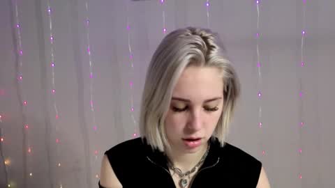 Snapshot of innocent_girll chatting on February 1, 5:00 pm Kate online show from February 1, 5:00 pm