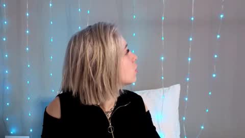 Snapshot of innocent_girll chatting on February 3, 6:22 am Kate online show from February 3, 6:22 am