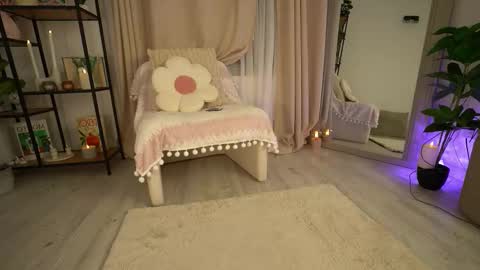 Snapshot of innocenthiishh chatting on March 17, 8:56 pm Denisa online show from March 17, 8:56 pm