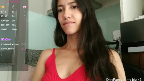 Snapshot of innocentlatiina chatting on April 10, 7:18 pm Laroa online show from April 10, 7:18 pm