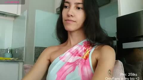 Snapshot of innocentlatiina chatting on April 30, 8:48 pm Laroa online show from April 30, 8:48 pm