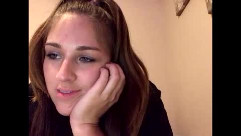 Snapshot of innocentlilsarah chatting on October 17, 5:21 am innocentlilsarah online show from October 17, 5:21 am