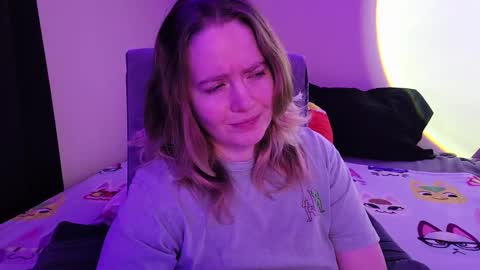 Snapshot of internetfairy_xo chatting on January 7, 8:50 am Faye online show from January 7, 8:50 am