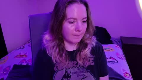 Snapshot of internetfairy_xo chatting on March 7, 4:31 am Faye online show from March 7, 4:31 am