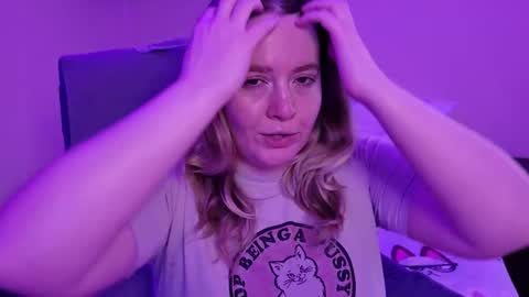 Snapshot of internetfairy_xo chatting on March 10, 6:07 am Faye online show from March 10, 6:07 am