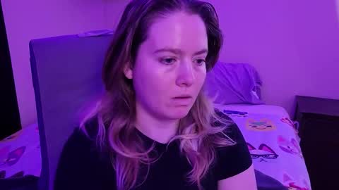 Snapshot of internetfairy_xo chatting on March 24, 6:18 am Faye online show from March 24, 6:18 am