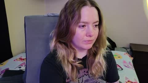 Snapshot of internetfairy_xo chatting on April 1, 7:53 am Faye online show from April 1, 7:53 am