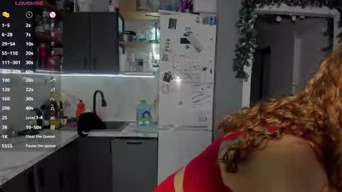 Snapshot of internetsexplorer chatting on February 4, 8:47 pm Bernadette Join online show from February 4, 8:47 pm