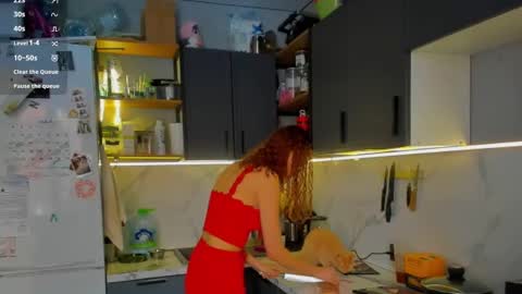 Snapshot of internetsexplorer chatting on February 5, 11:37 am Bernadette Join online show from February 5, 11:37 am