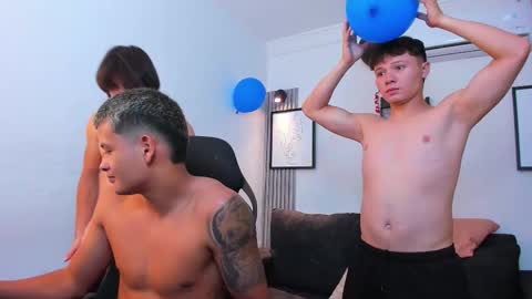 Damian Sam Jack Daniel and James online show from September 18, 2:35 am