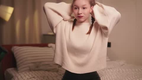 Snapshot of intheknoww chatting on March 10, 2:44 pm Avie online show from March 10, 2:44 pm