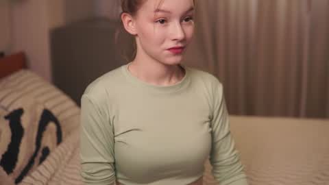 Snapshot of intheknoww chatting on March 13, 1:51 pm Avie online show from March 13, 1:51 pm