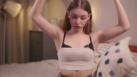 Snapshot of intheknoww chatting on March 24, 5:29 pm Avie online show from March 24, 5:29 pm