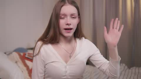 Snapshot of intheknoww chatting on March 25, 1:39 pm Avie online show from March 25, 1:39 pm