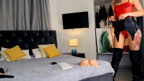 Snapshot of inviting_tina chatting on October 1, 3:34 am inviting_tina online show from October 1, 3:34 am