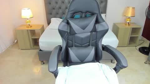 Snapshot of irantzu_hank chatting on December 22, 12:27 pm Irantzu online show from December 22, 12:27 pm