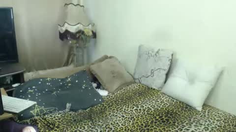 Snapshot of irenalegs chatting on December 8, 11:35 am irenalegs online show from December 8, 11:35 am