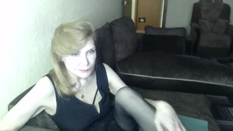 Snapshot of irenalegs chatting on March 21, 9:36 am irenalegs online show from March 21, 9:36 am